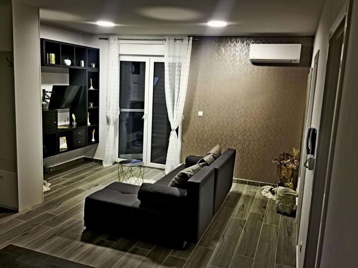 Golden - Self Check In Apartment Osijek Ngoại thất bức ảnh