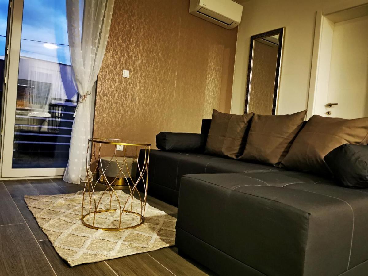 Golden - Self Check In Apartment Osijek Ngoại thất bức ảnh