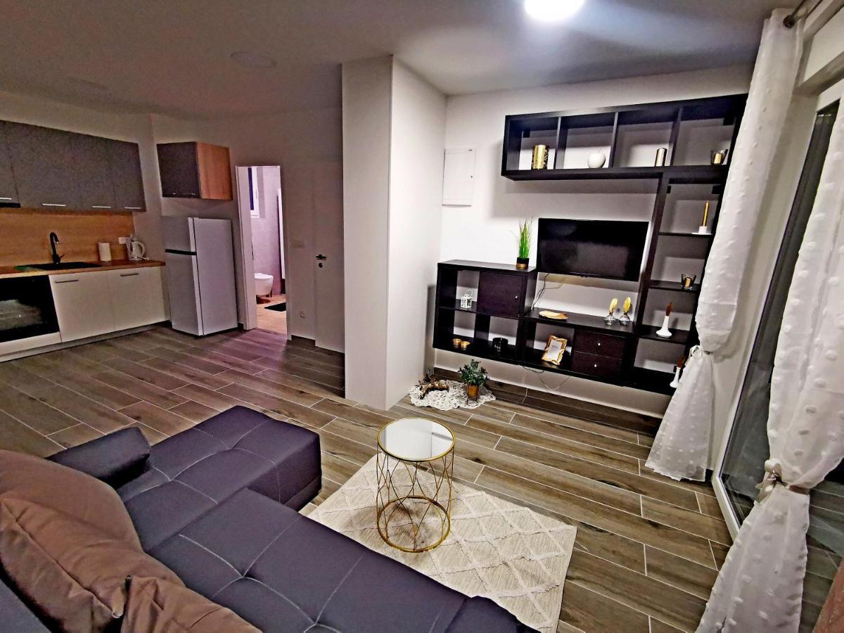 Golden - Self Check In Apartment Osijek Ngoại thất bức ảnh