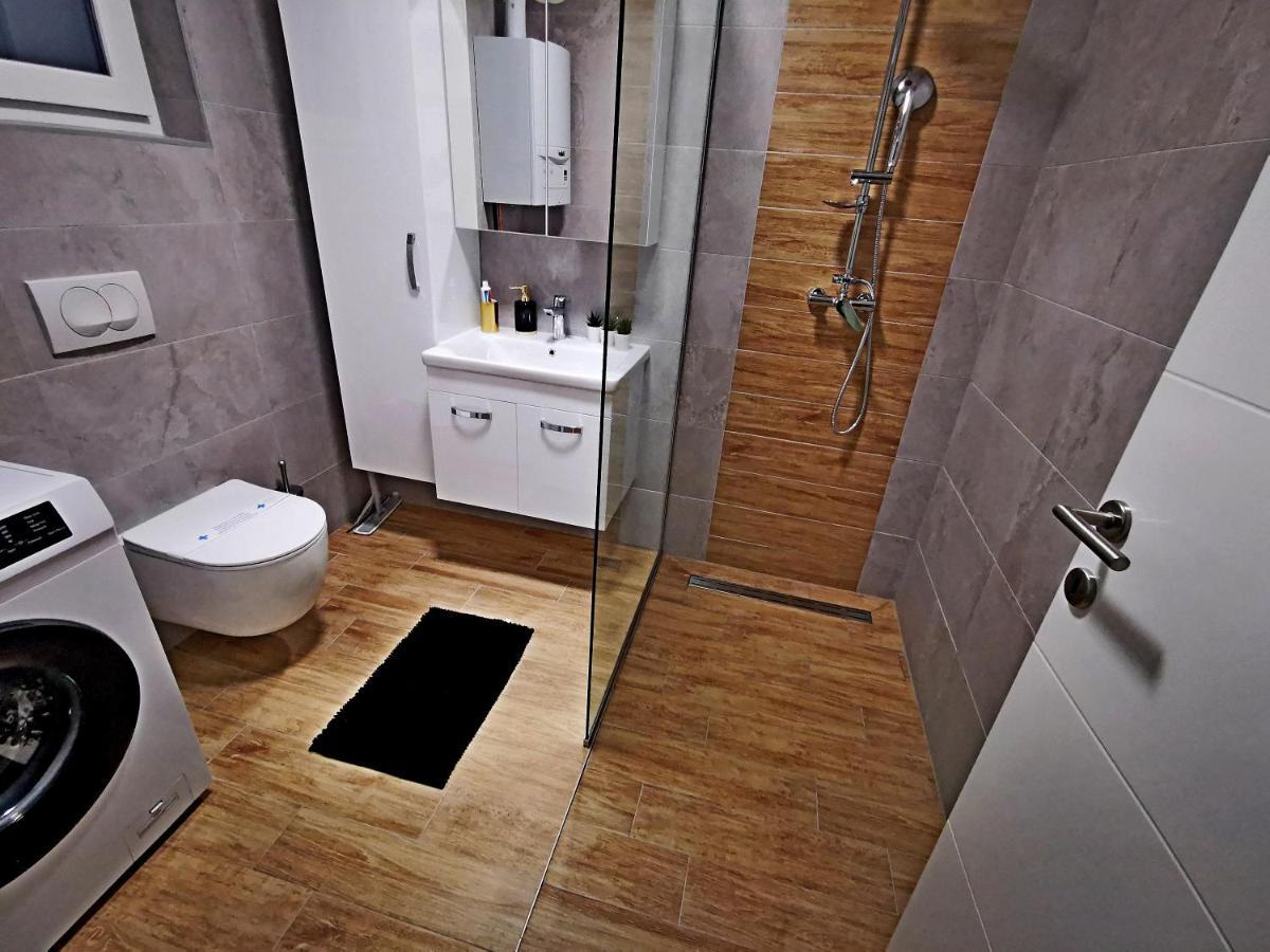 Golden - Self Check In Apartment Osijek Ngoại thất bức ảnh