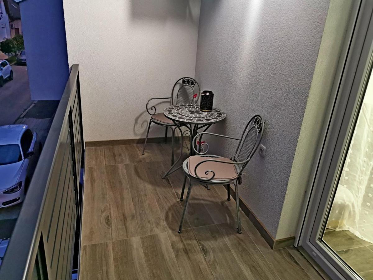 Golden - Self Check In Apartment Osijek Ngoại thất bức ảnh