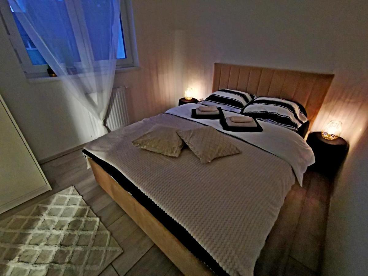Golden - Self Check In Apartment Osijek Ngoại thất bức ảnh