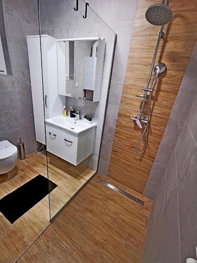 Golden - Self Check In Apartment Osijek Ngoại thất bức ảnh