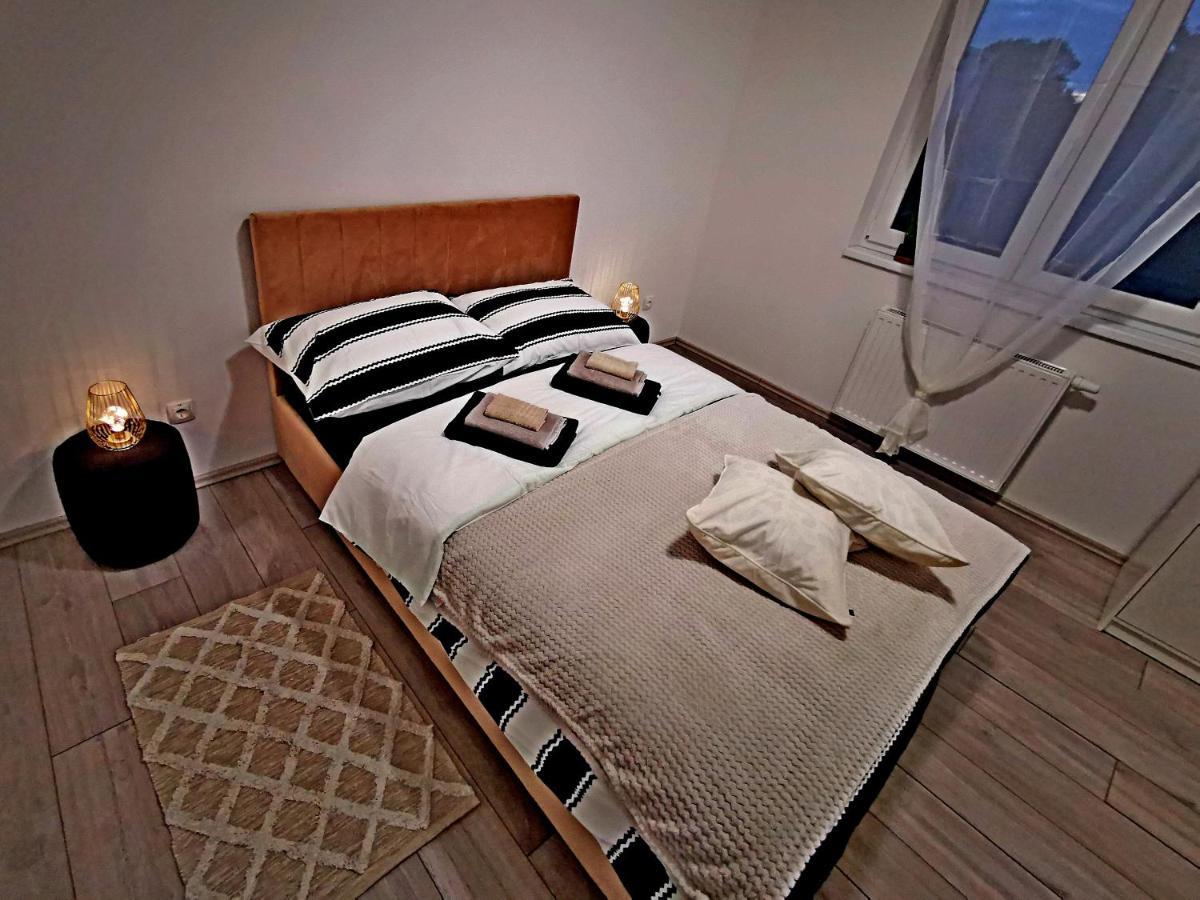Golden - Self Check In Apartment Osijek Ngoại thất bức ảnh